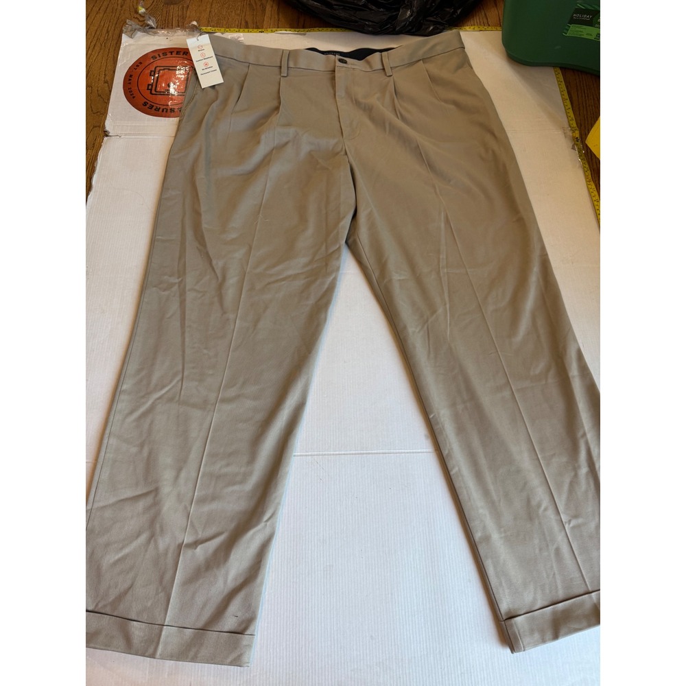 Dockers Signature Khaki Mens 42x32 Double Pleated Cuffed Pants Tan Beige NEW